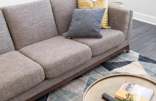 Central Business District Apartment | Cozysuites l Stylish 1BR in Downtown Cincinnati