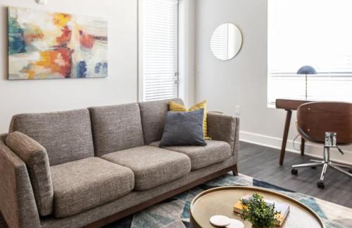 Central Business District Apartment | Cozysuites l Upscale 1BR in Downtown Cincinnati