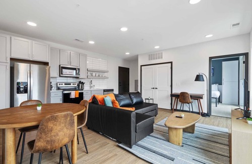 Lockerbie Square Apartment | CozySuites Mass with parking, lounge and roof deck 10