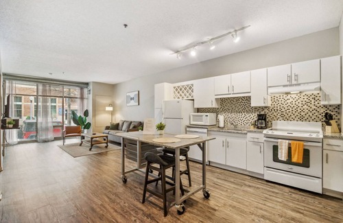 Mill District Apartment | Cozysuites Mill District Pool gym 02