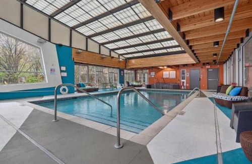 Mill District Apartment | CozySuites Mill District with pool, gym #08