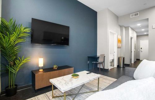 Cultural District Apartment | CozySuites Modern 1BR in Downtown Pitts 9