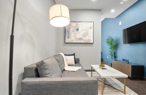 Cultural District Apartment | CozySuites Modern 1BR in Downtown Pitts 8
