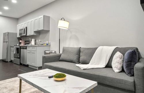 Cultural District Apartment | CozySuites Modern 1BR in Downtown Pitts 8