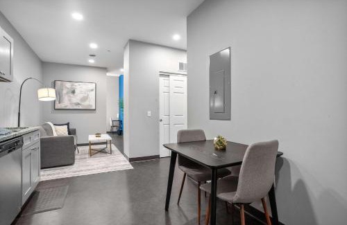 Cultural District Apartment | CozySuites Modern 1BR in Downtown Pitts 8