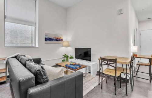 Cultural District Apartment | CozySuites Modern 1BR in Downtown Pitts #21