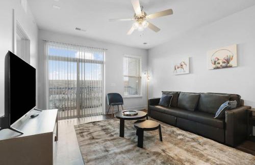 Indianapolis Apartment | CozySuites Modern 2BR Nora Indianapolis #11