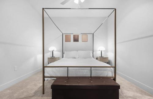 Indianapolis Apartment | CozySuites Modern 2BR Nora Indianapolis #11