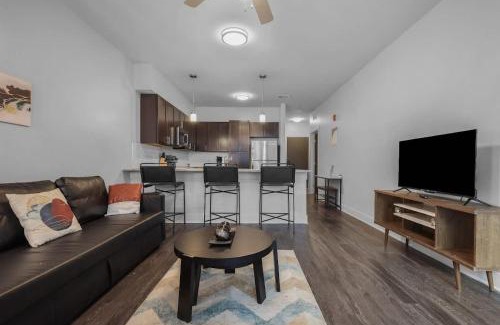 Indianapolis Apartment | CozySuites Modern 2BR Nora Indianapolis #10