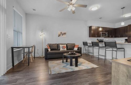 Indianapolis Apartment | CozySuites Modern 2BR Nora Indianapolis #10