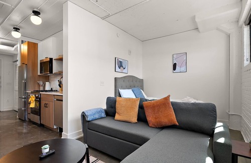 Warehouse District Apartment | CozySuites NLG - Modern studio condo #26
