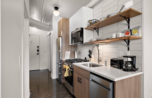 Warehouse District Apartment | CozySuites NLG - Modern studio condo #27