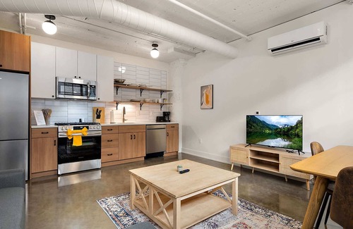 Warehouse District Apartment | CozySuites NLG - Modern 2BR condo #10