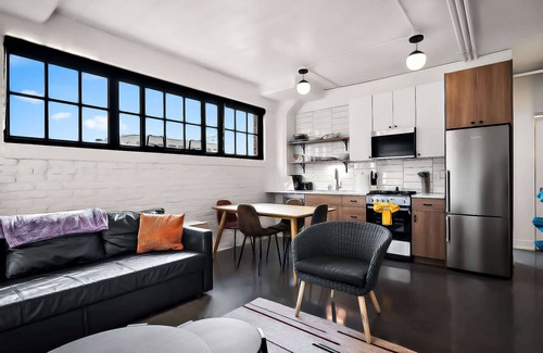 Warehouse District Apartment | CozySuites NLG - Modern 2BR condo #25