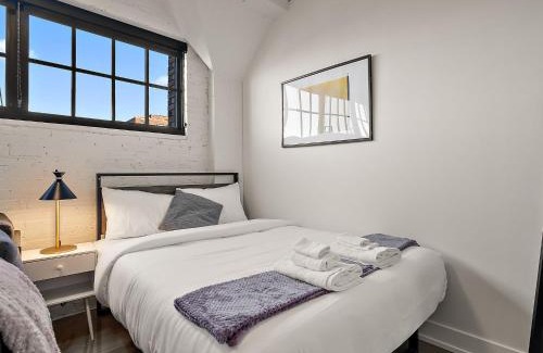 Warehouse District Apartment | CozySuites NLG - Modern studio condo #28