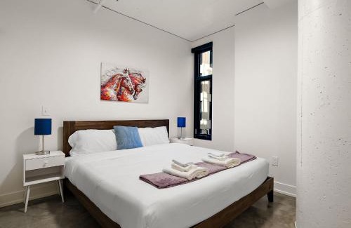 Warehouse District Apartment | CozySuites NLG - Modern 1BR condo #01