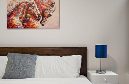 Warehouse District Apartment | CozySuites NLG - Modern 1BR condo #01
