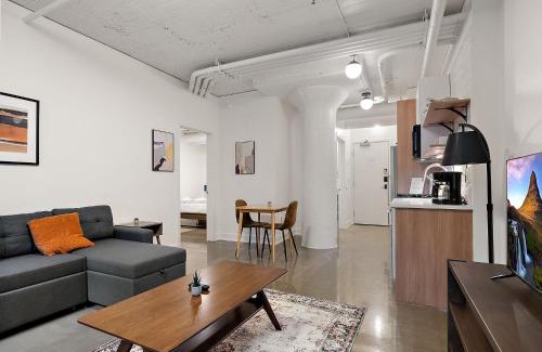 Warehouse District Apartment | CozySuites NLG - Modern 1BR condo #02