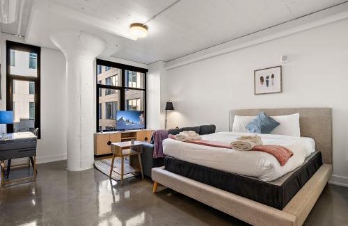 Warehouse District Apartment | CozySuites NLG - Modern studio condo #20