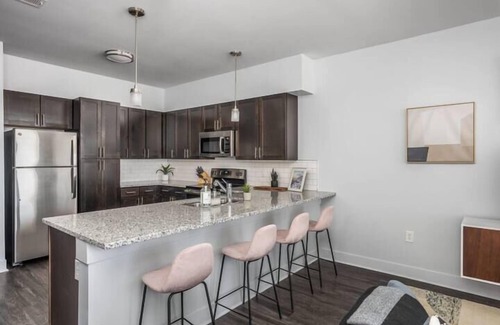 Indianapolis Apartment | CozySuites Nora 2BR next to Whole Foods