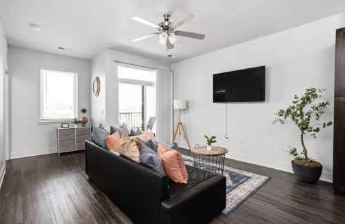 Indianapolis Apartment | Cozysuites Spacious 2BR next to Whole Foods