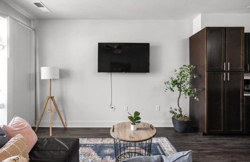 Indianapolis Apartment | Cozysuites Spacious 2BR next to Whole Foods