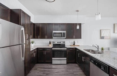 Indianapolis Apartment | CozySuites Stunning 4BR next to Whole Foods