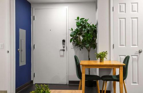 Cultural District Apartment | CozySuites Stunning 1BR in Downtown Pitts #2