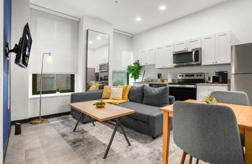 Cultural District Apartment | CozySuites Stunning 1BR in Downtown Pitts #14