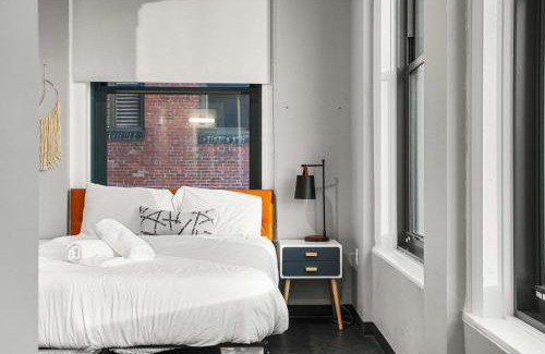 Cultural District Apartment | CozySuites Stunning 1BR in Downtown Pitts 40