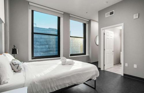 Cultural District Apartment | CozySuites Stunning 1BR in Downtown Pitts 40