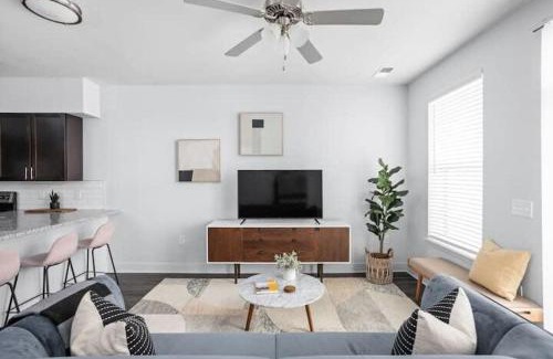 Indianapolis Apartment | CozySuites Stunning 4BR next to Whole Foods