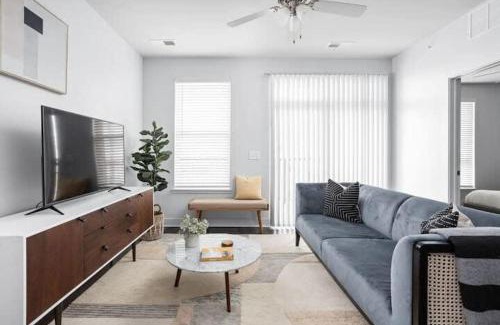 Indianapolis Apartment | CozySuites Stunning 4BR next to Whole Foods