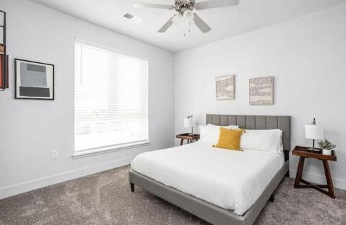 Indianapolis Apartment | CozySuites Stunning 4BR next to Whole Foods