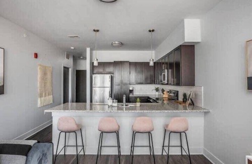 Indianapolis Apartment | Cozysuites Stylish 4BR in the heart of Nora