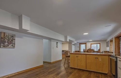 Central Frontenac Cottage | Cozzzy cottage next to public beach