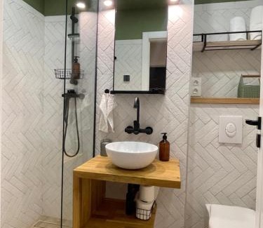 Baia Mare Apartment | CozZzy Sunset Studio