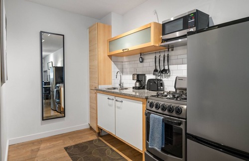 Midtown Apartment | (CPB) Quiet Studio Perfect for Travel Nurses