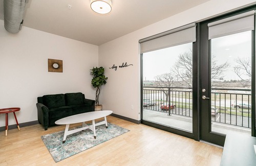 Cedar Rapids - Iowa City Apartment | CR Downtown Modern Apartment