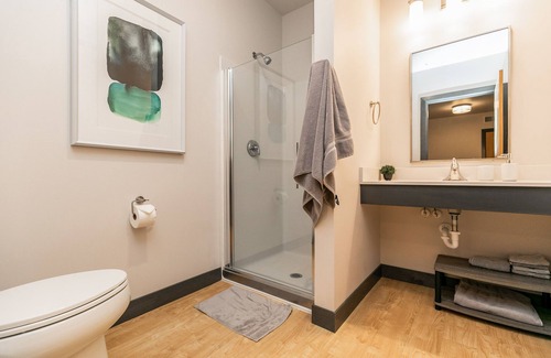 Cedar Rapids - Iowa City Apartment | CR Downtown Modern Apartment