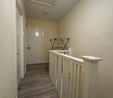 Broad Green Apartment | CR0 Midhurst Serviced Accommodation