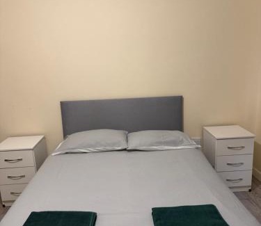 Broad Green Apartment | CR0 Midhurst Serviced Accommodation