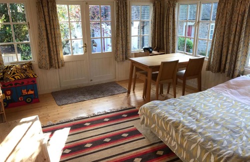 Lewes Bed & Breakfast | Crabapple Cottage B&B