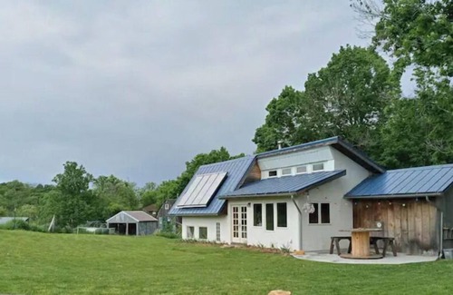Viroqua House | Craftsman Cottage Overlooking Rolling Pastures