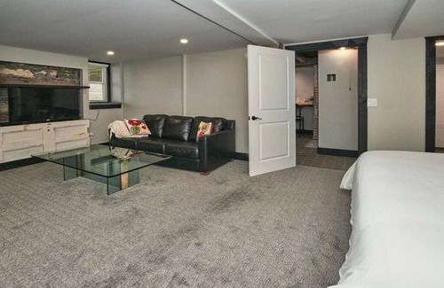 Chester Apartment | Craftsman Hideaway at the 1841 Farmhouse