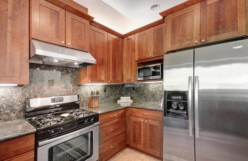 Sonoma House | Craftsman Style Cabin in the Heart of Sonoma- Includes Wine Tasting Passport