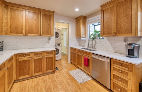 Monrovia House | Craftsmen Pool Home Near The Foothills