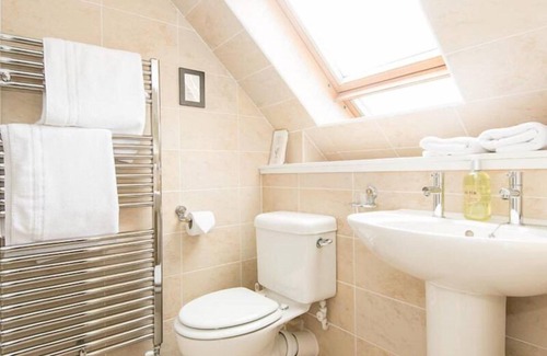 Pitlochry Bed & Breakfast | Craigatin House & Courtyard (Adults only)