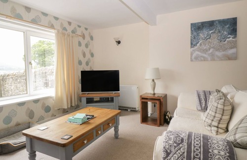 Kilmun Cottage | CRAIGEND COACH HOUSE, pet friendly, with a garden in Dunoon