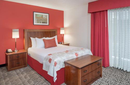 Maryland Heights Hotel | Craigshire Suites St Louis Westport Plaza